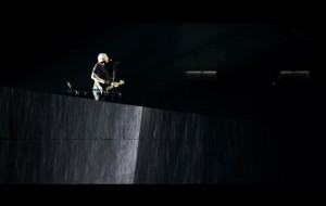 David Gilmour på toppen av muren (Foto: Rogerwaters.com)